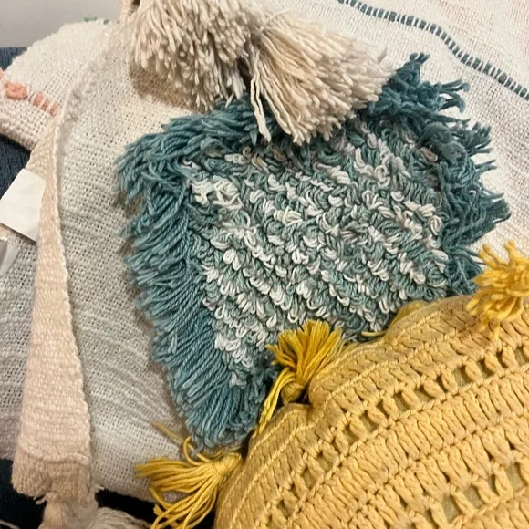 Colorful Tassel Throw Blanket and pillow set - Picture 4 of 5